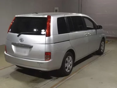 Toyota ISIS  с аукциона в Японии