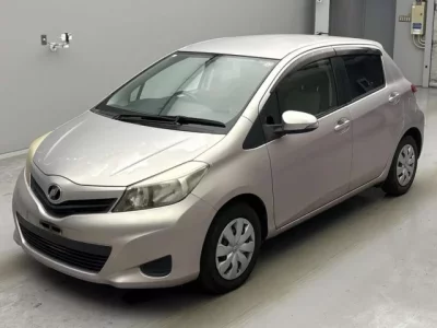 Toyota VITZ  с аукциона в Японии