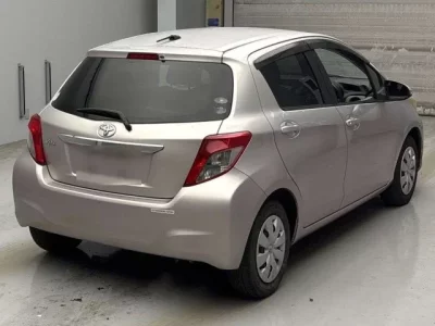 Toyota VITZ  с аукциона в Японии