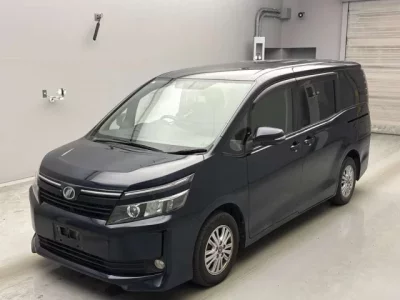 Toyota VOXY  с аукциона в Японии
