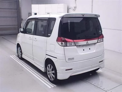 Mitsubishi DELICA D2