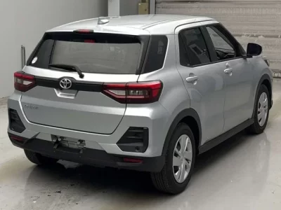 Toyota RAIZE  с аукциона в Японии