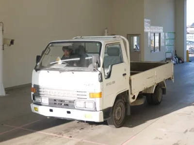 Toyota DYNA  с аукциона в Японии
