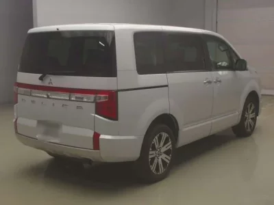 Mitsubishi DELICA D5