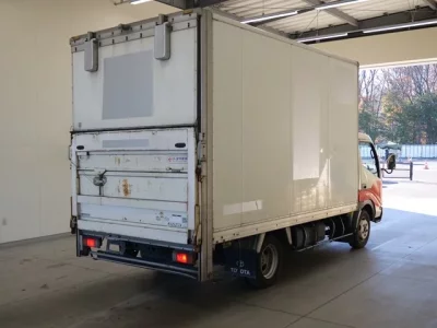 Toyota DYNA  с аукциона в Японии