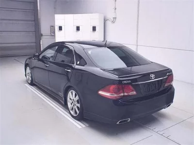 Toyota CROWN  с аукциона в Японии