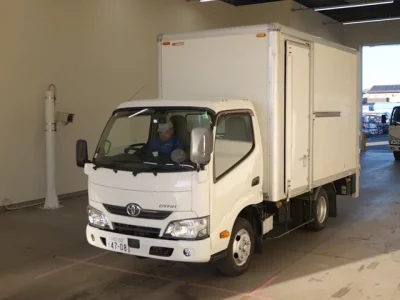 Toyota DYNA  с аукциона в Японии