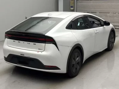 Toyota PRIUS  с аукциона в Японии