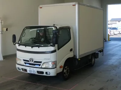 Toyota DYNA  с аукциона в Японии