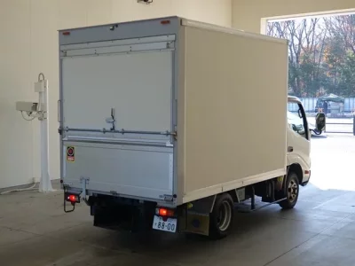 Toyota DYNA  с аукциона в Японии