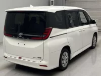Toyota NOAH лот № 12620 оценка 4  с аукциона в Японии 1