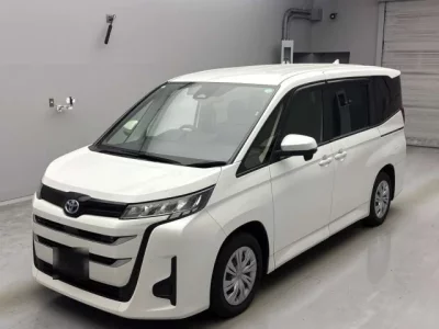Toyota NOAH  с аукциона в Японии