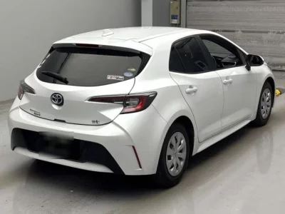 Toyota COROLLA SPORT  с аукциона в Японии