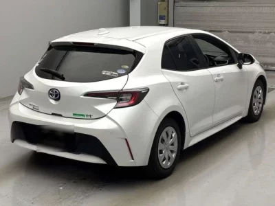 Toyota COROLLA SPORT  с аукциона в Японии