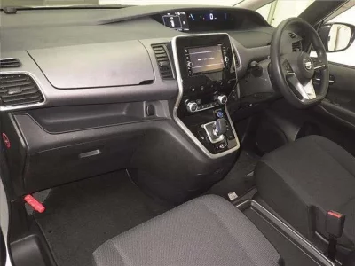 Nissan SERENA  с аукциона в Японии