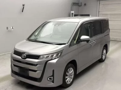 Toyota NOAH  с аукциона в Японии