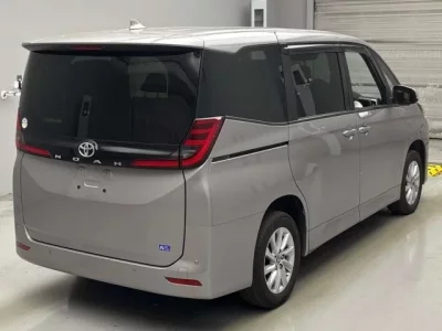 Toyota NOAH  с аукциона в Японии