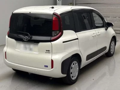 Toyota SIENTA  с аукциона в Японии