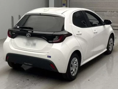 Toyota YARIS  с аукциона в Японии