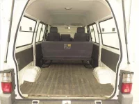 Mazda BONGO VAN лот № 2197 оценка 3.5  с аукциона в Японии 6