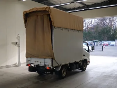 Toyota DYNA  с аукциона в Японии