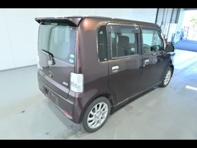 Toyota PIXIS SPACE  с аукциона в Японии