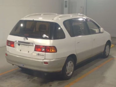 Toyota IPSUM  с аукциона в Японии