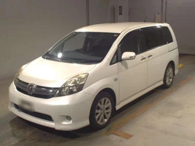 Toyota ISIS  с аукциона в Японии