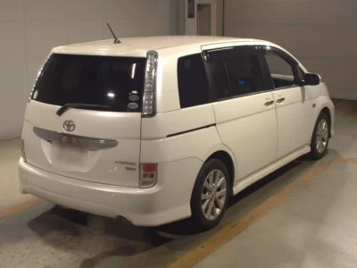 Toyota ISIS  с аукциона в Японии