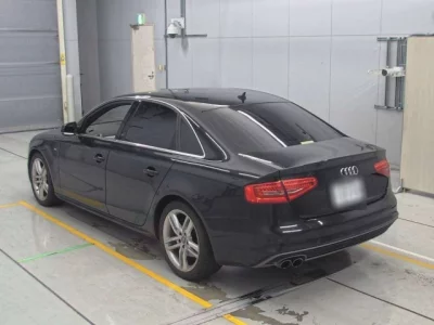 Audi A4  с аукциона в Японии