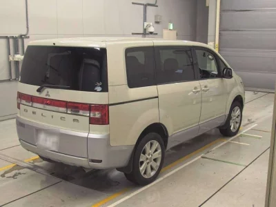 Mitsubishi DELICA D5