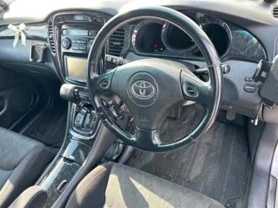 Toyota KLUGER  с аукциона в Японии