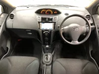 Toyota VITZ лот № 3712 оценка 4  с аукциона в Японии 4