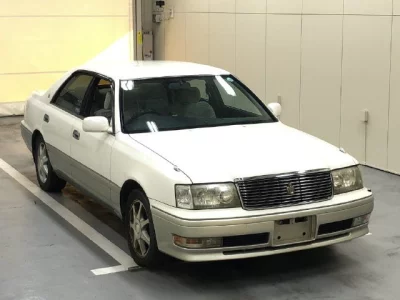 Toyota CROWN  с аукциона в Японии