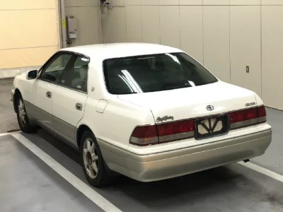 Toyota CROWN  с аукциона в Японии