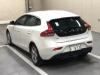 Volvo V40 лот № 6059 оценка 4  с аукциона в Японии 1