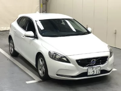 Volvo V40  с аукциона в Японии