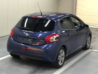 Peugeot 208  с аукциона в Японии