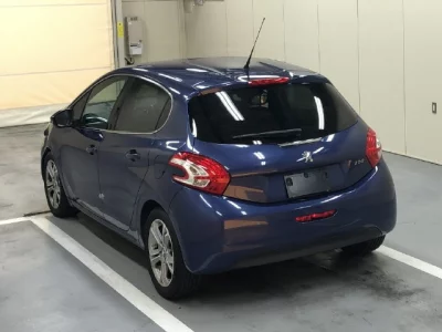 Peugeot 208  с аукциона в Японии