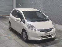 Honda FIT лот № 2102 оценка 4  с аукциона в Японии 6