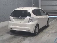 Honda FIT лот № 2102 оценка 4  с аукциона в Японии 1