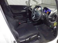 Honda FIT лот № 2102 оценка 4  с аукциона в Японии 2