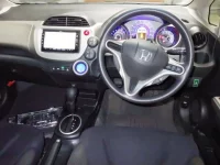 Honda FIT лот № 2102 оценка 4  с аукциона в Японии 3