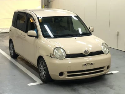 Toyota SIENTA  с аукциона в Японии