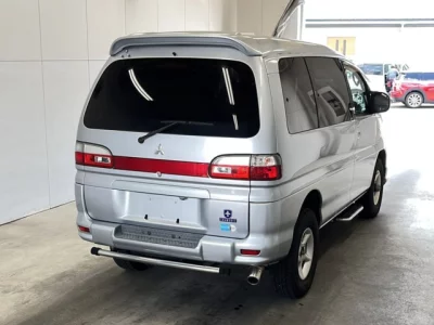 Mitsubishi DELICA