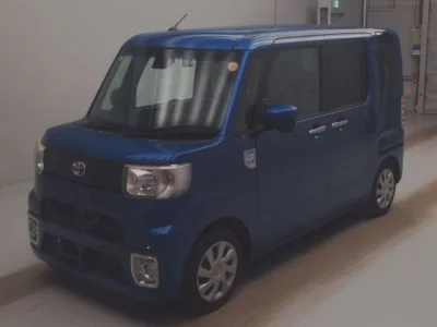 Toyota PIXIS MEGA  с аукциона в Японии