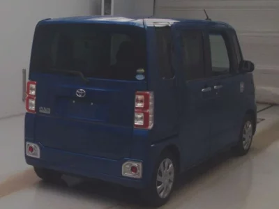 Toyota PIXIS MEGA  с аукциона в Японии