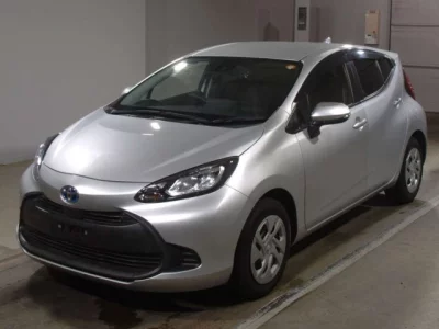 Toyota AQUA  с аукциона в Японии