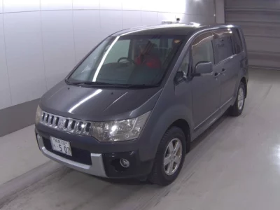 Mitsubishi DELICA D5