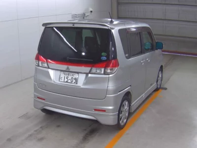 Mitsubishi DELICA D2